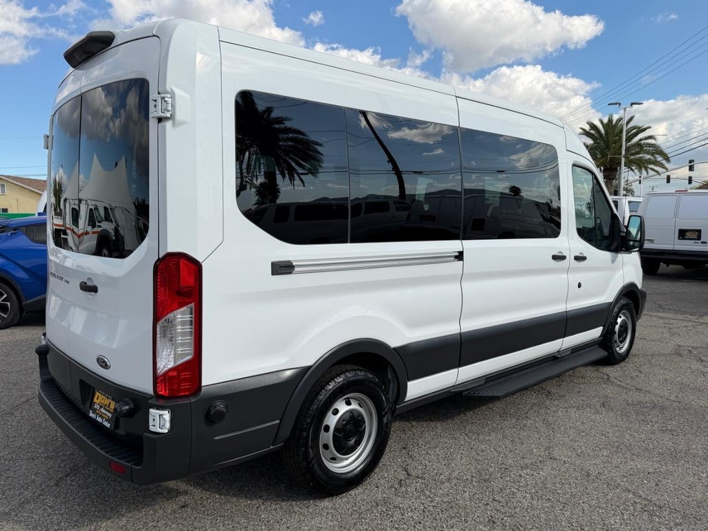 Ford Transit 350 Vehicle Full-screen Gallery Image 06