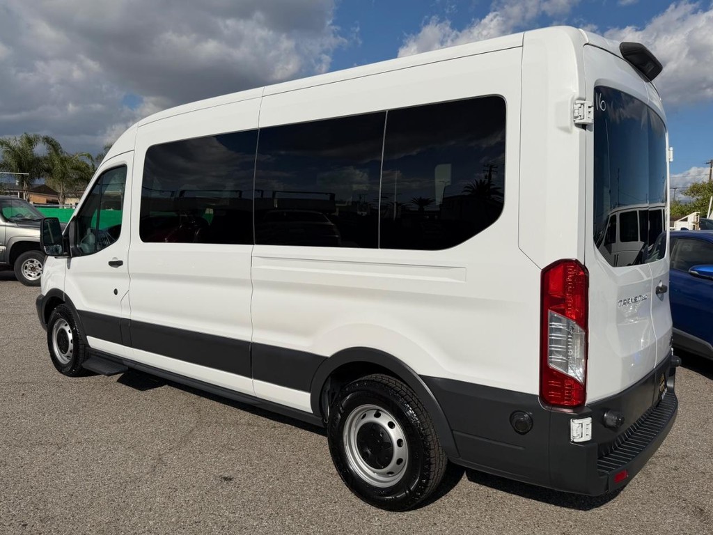 Ford Transit 350 Vehicle Full-screen Gallery Image 09