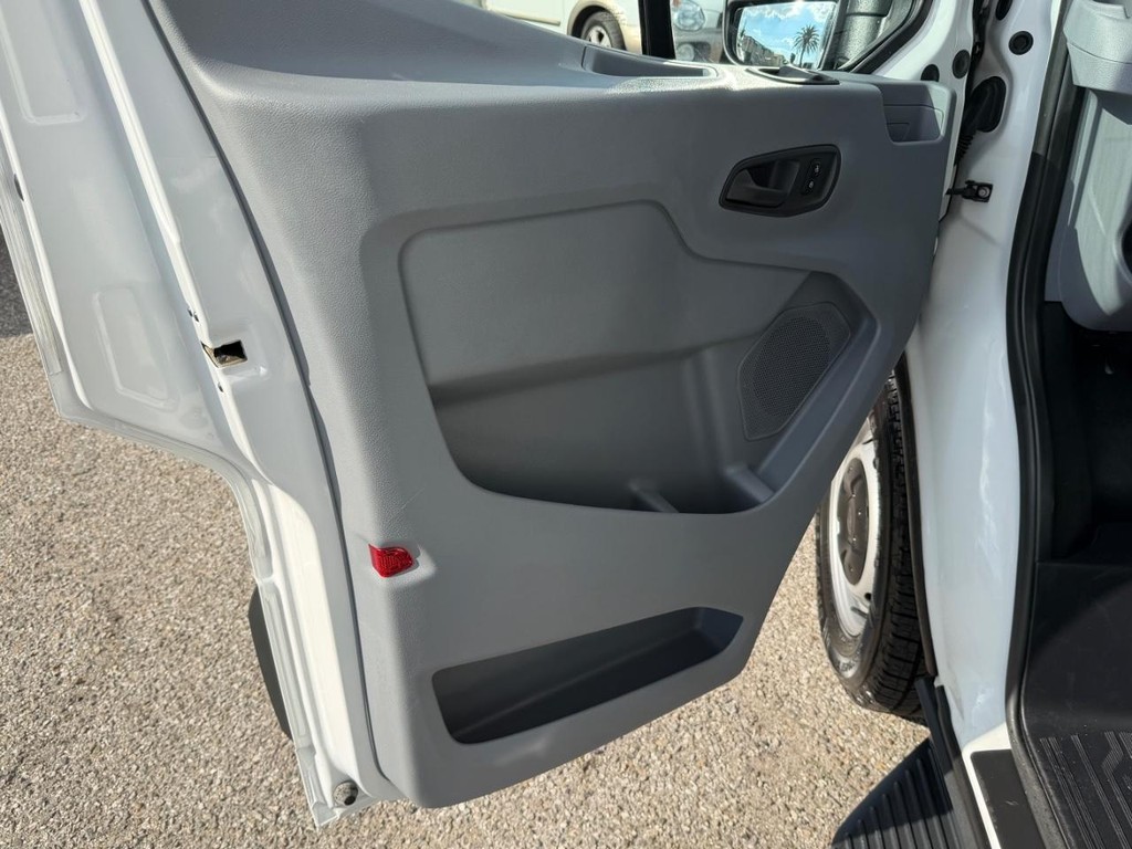Ford Transit 350 Vehicle Full-screen Gallery Image 15