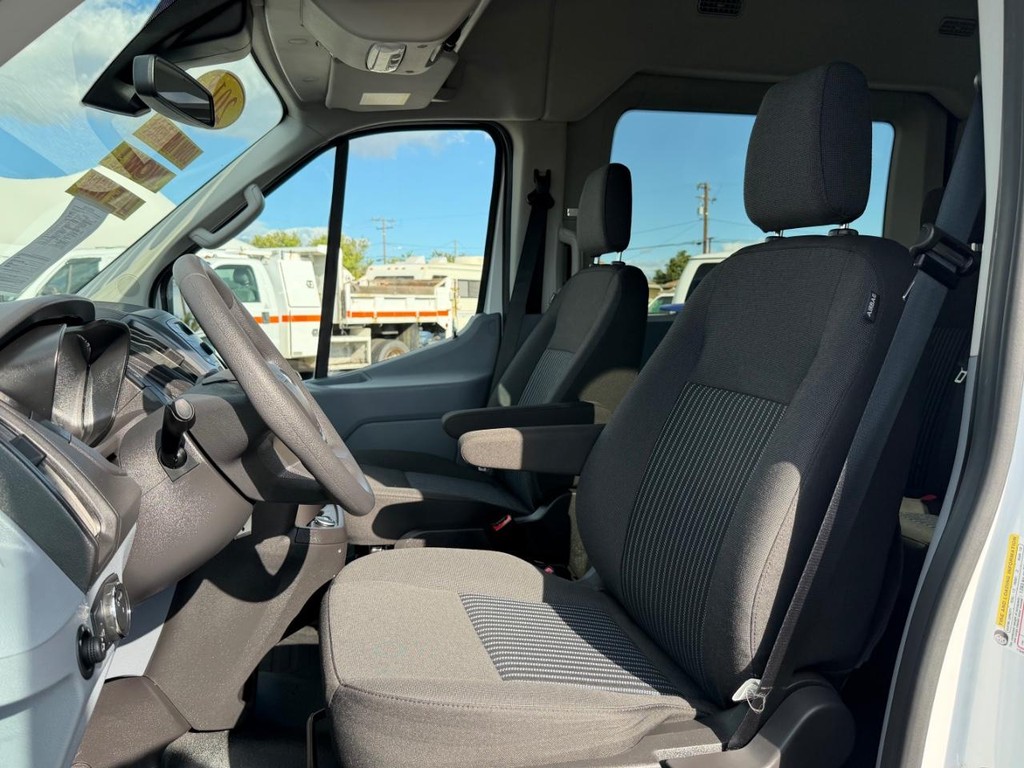 Ford Transit 350 Vehicle Full-screen Gallery Image 18