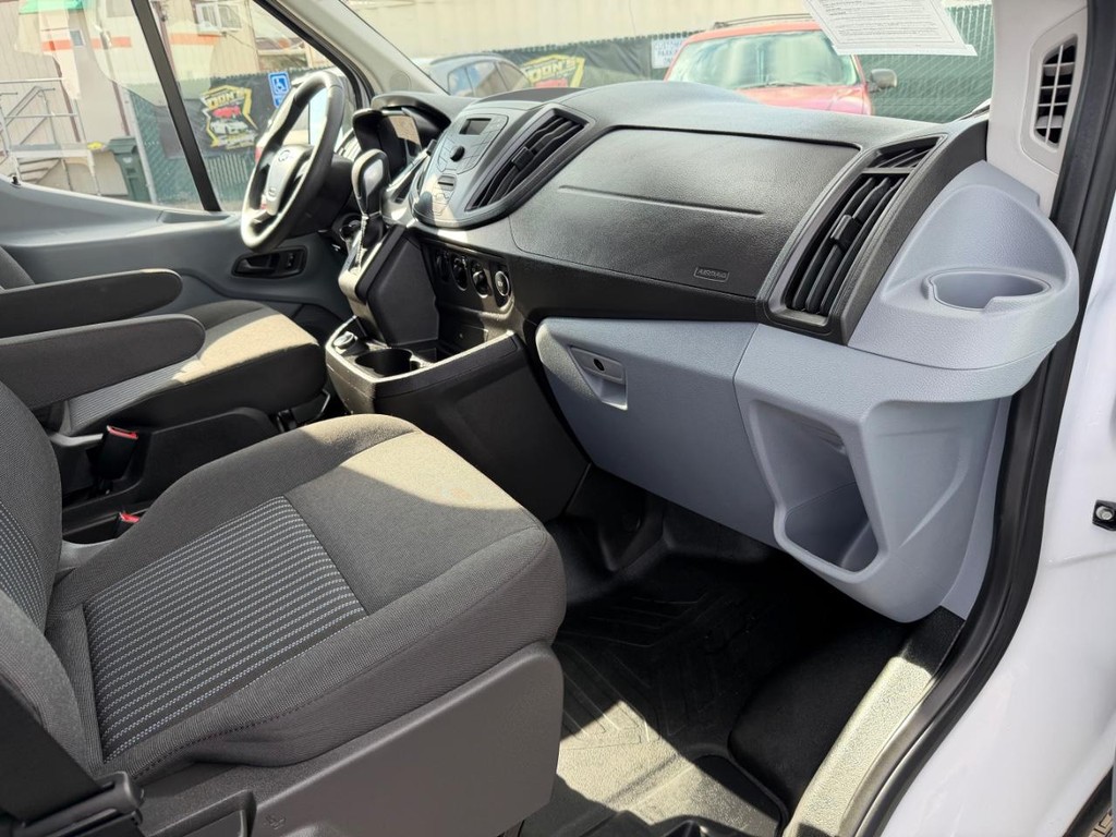 Ford Transit 350 Vehicle Full-screen Gallery Image 20