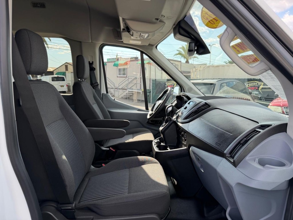 Ford Transit 350 Vehicle Full-screen Gallery Image 21