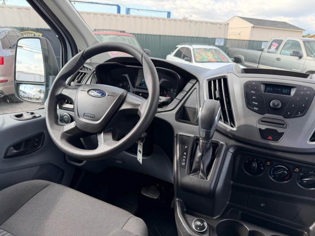 Ford Transit 350 Vehicle Full-screen Gallery Image 24