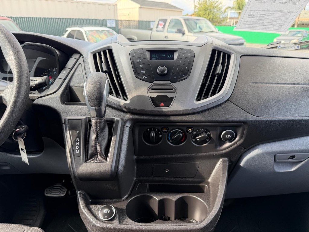 Ford Transit 350 Vehicle Full-screen Gallery Image 25