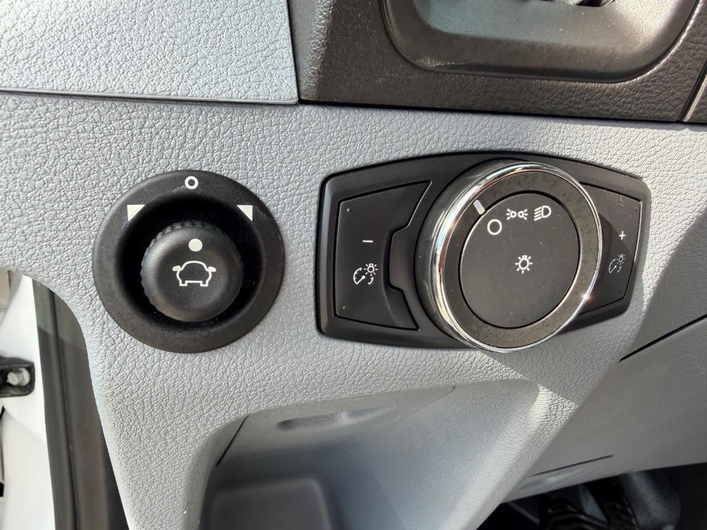 Ford Transit 350 Vehicle Full-screen Gallery Image 31