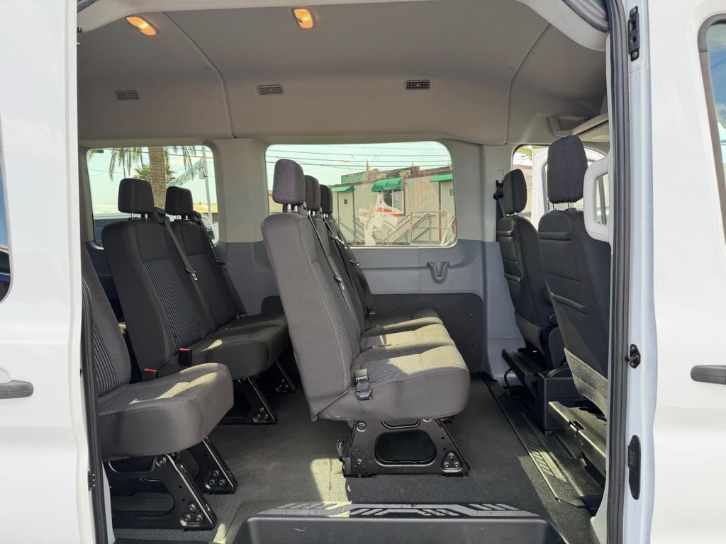 Ford Transit 350 Vehicle Full-screen Gallery Image 34