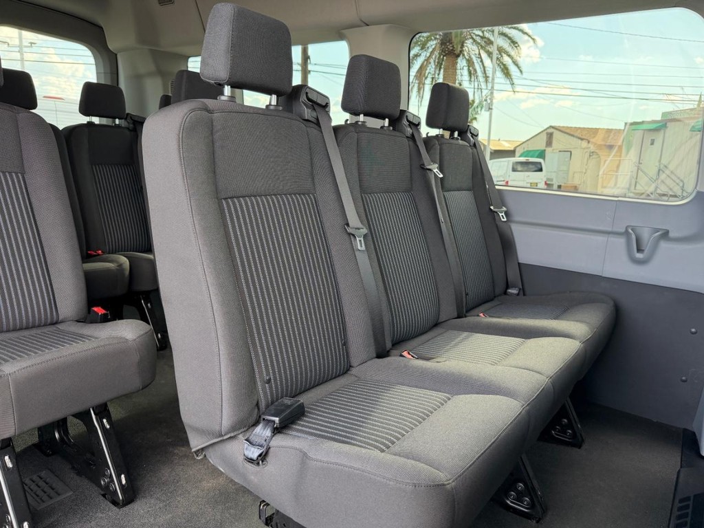 Ford Transit 350 Vehicle Full-screen Gallery Image 36