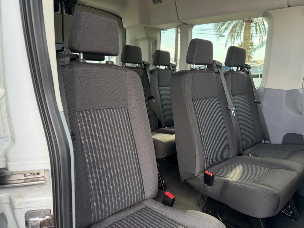 Ford Transit 350 Vehicle Full-screen Gallery Image 37