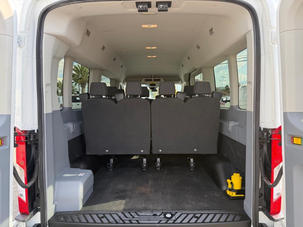 Ford Transit 350 Vehicle Full-screen Gallery Image 40