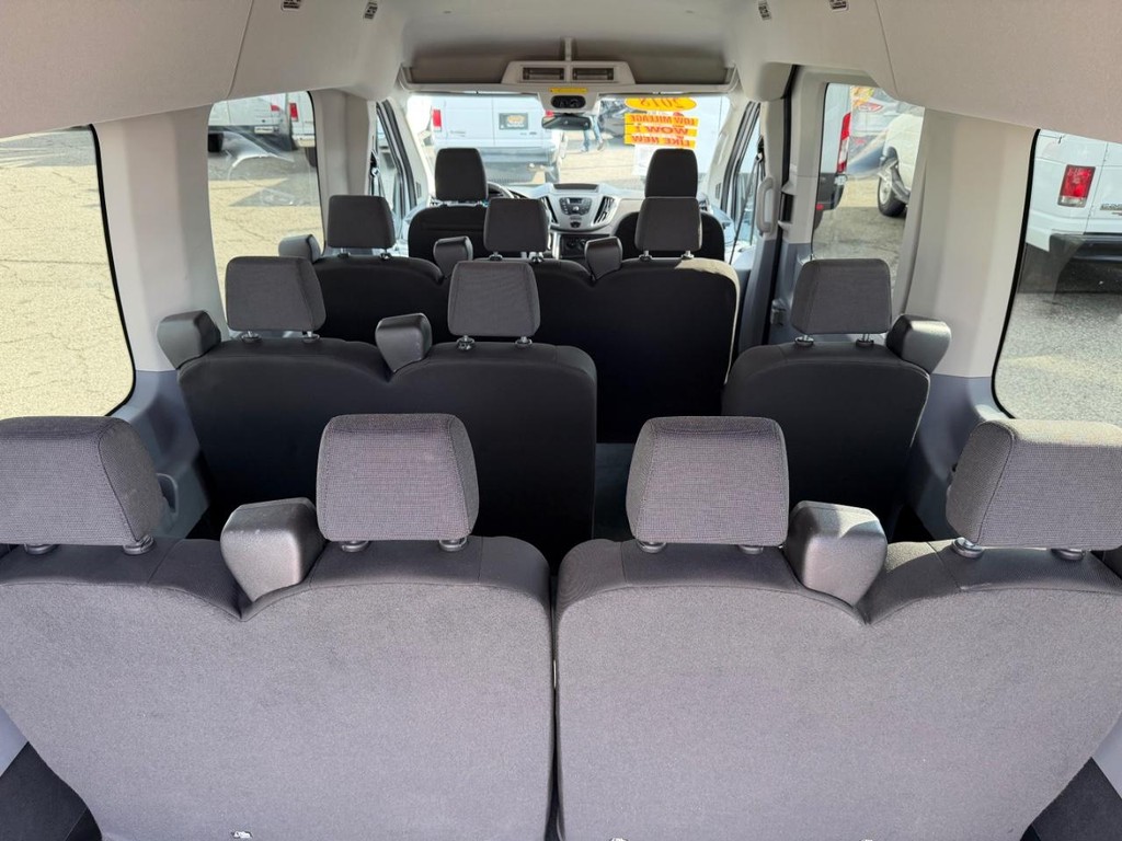 Ford Transit 350 Vehicle Full-screen Gallery Image 43