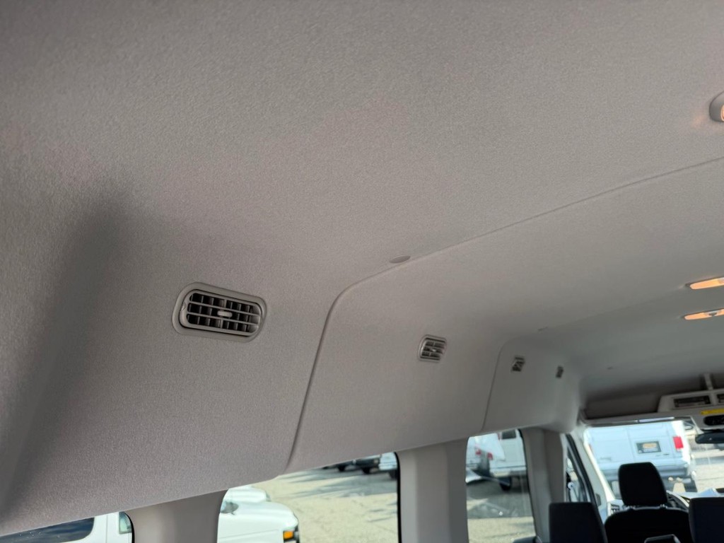 Ford Transit 350 Vehicle Full-screen Gallery Image 45