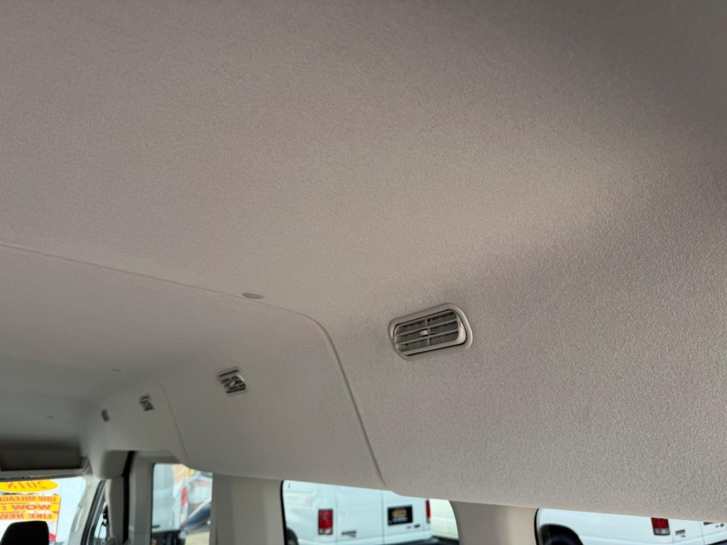 Ford Transit 350 Vehicle Full-screen Gallery Image 46