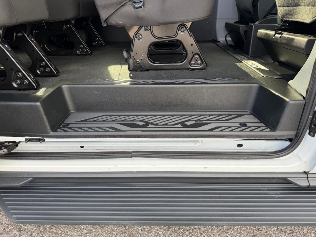 Ford Transit 350 Vehicle Full-screen Gallery Image 48