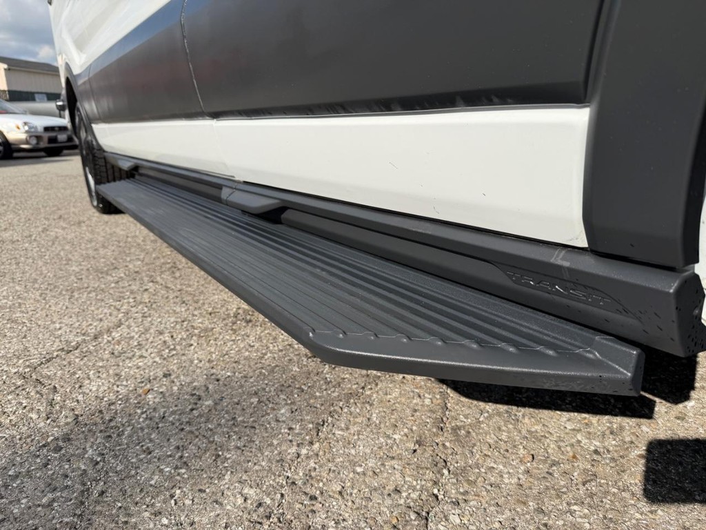 Ford Transit 350 Vehicle Full-screen Gallery Image 50