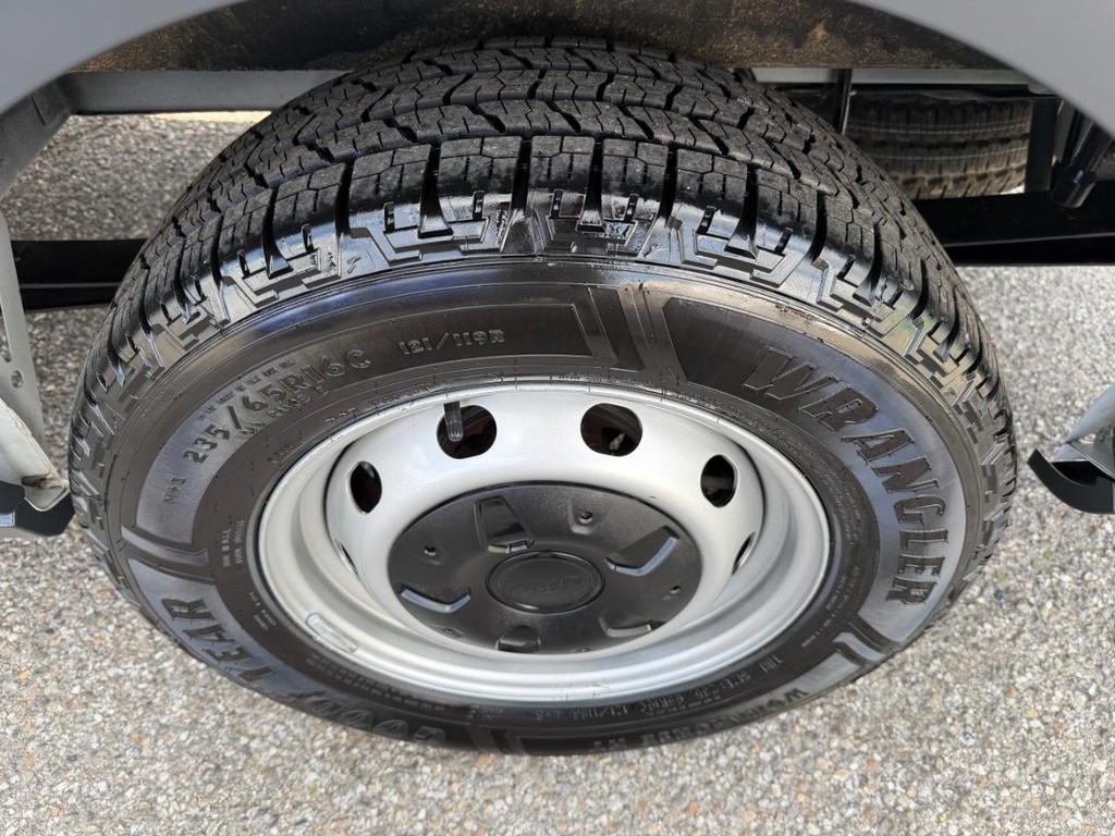 Ford Transit 350 Vehicle Full-screen Gallery Image 52