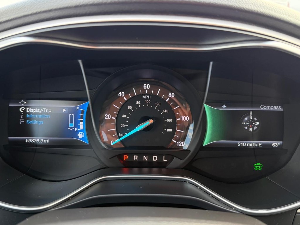 Ford Fusion Vehicle Full-screen Gallery Image 30