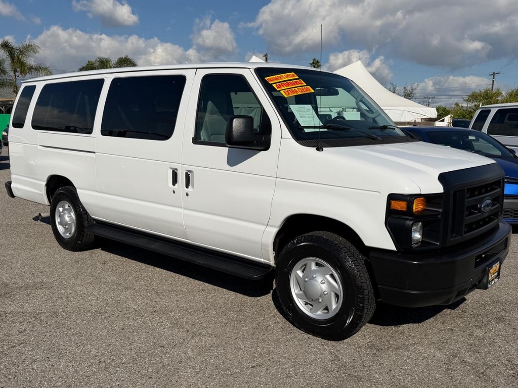 Ford E-350 15 Passenger Van Vehicle Full-screen Gallery Image 03