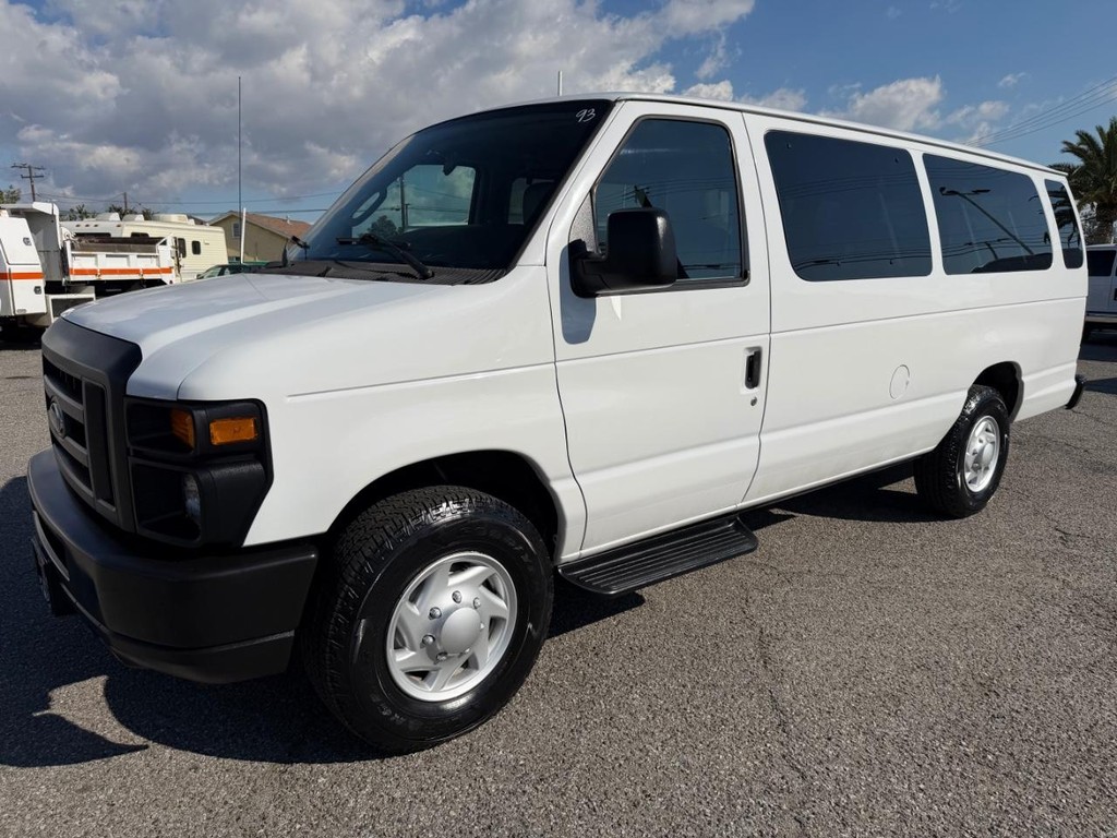 Ford E-350 15 Passenger Van Vehicle Full-screen Gallery Image 12