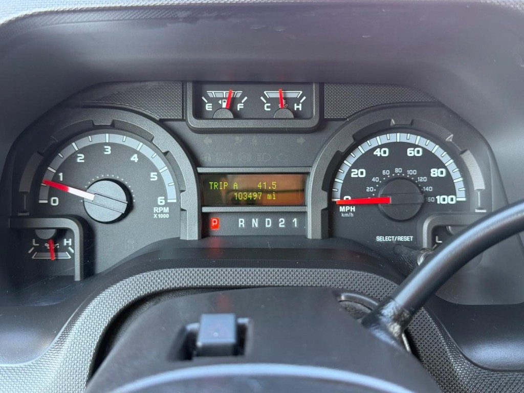 Ford E-350 15 Passenger Van Vehicle Full-screen Gallery Image 28