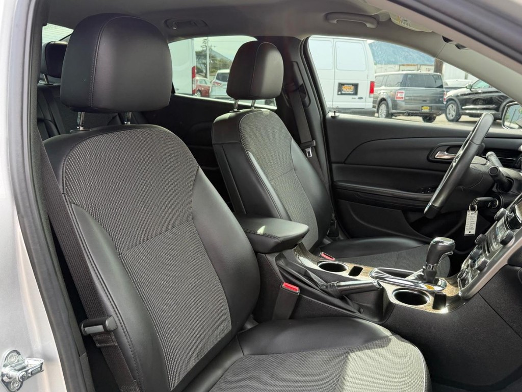 Chevrolet Malibu Vehicle Full-screen Gallery Image 21