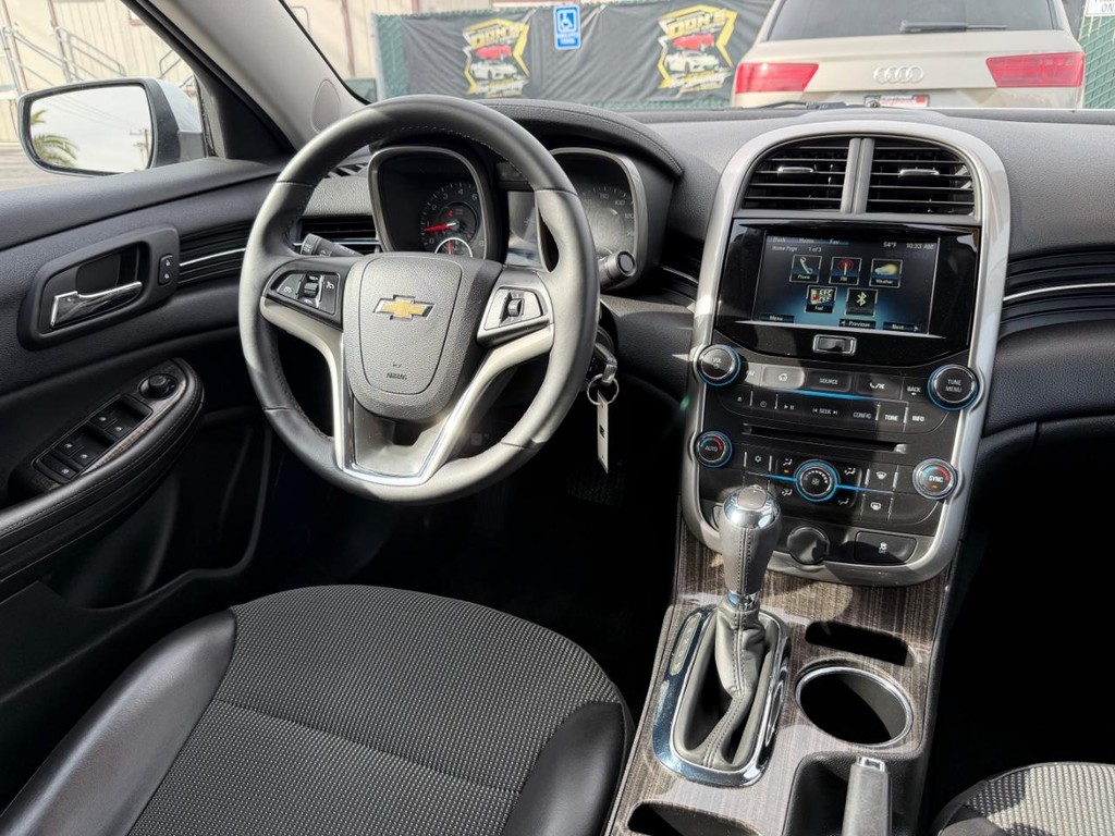 Chevrolet Malibu Vehicle Full-screen Gallery Image 23