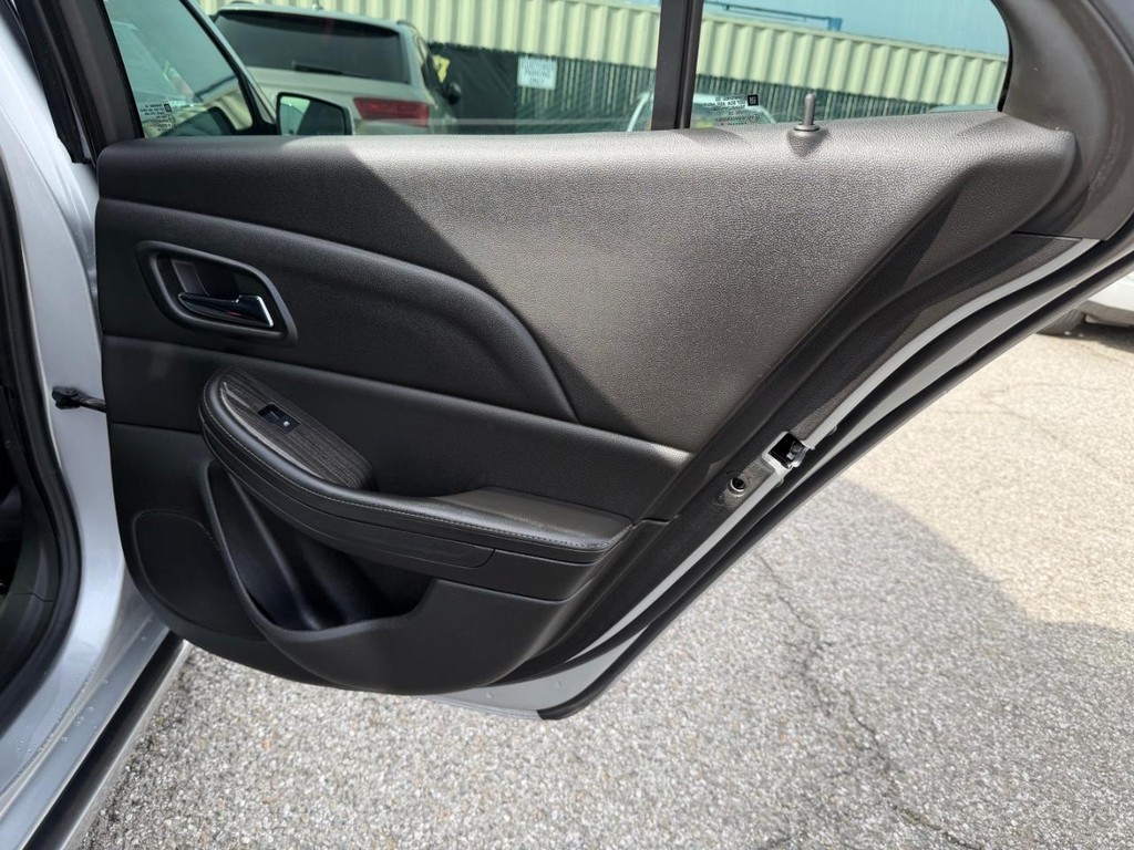 Chevrolet Malibu Vehicle Full-screen Gallery Image 35