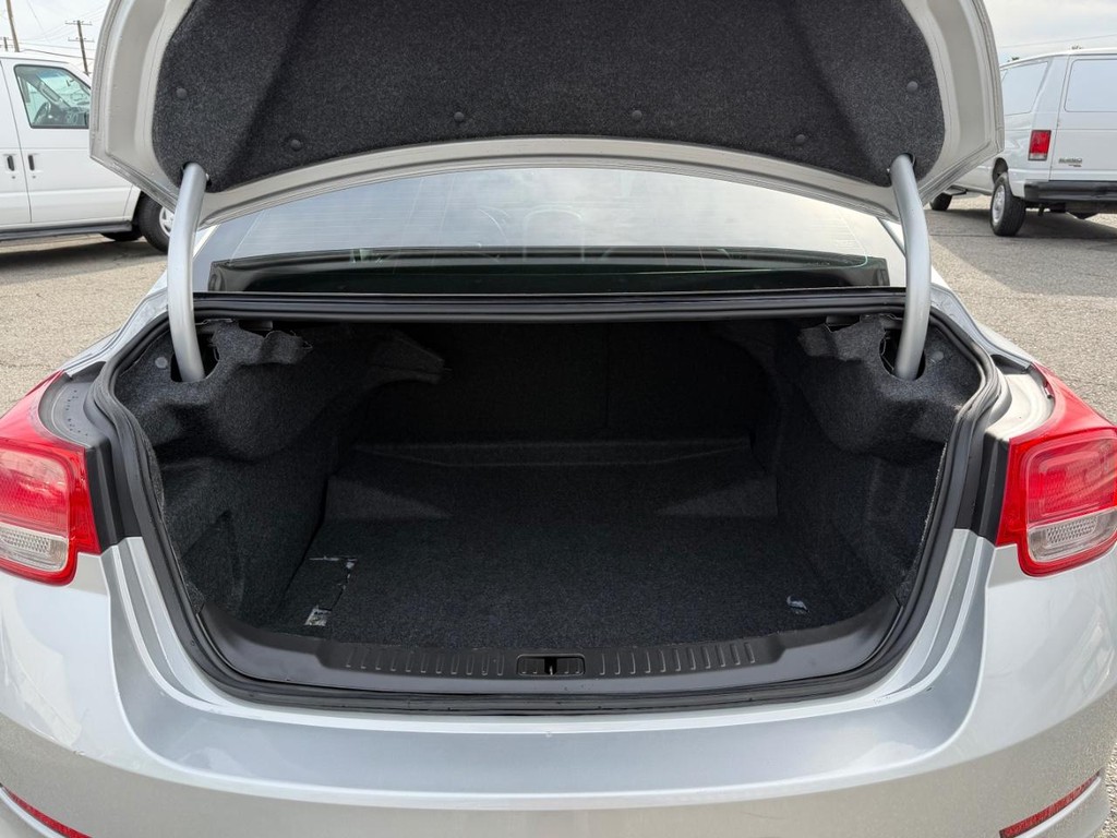 Chevrolet Malibu Vehicle Full-screen Gallery Image 39