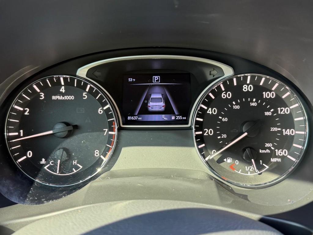 Nissan Altima Vehicle Full-screen Gallery Image 38