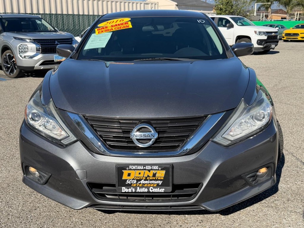 Nissan Altima Vehicle Full-screen Gallery Image 14