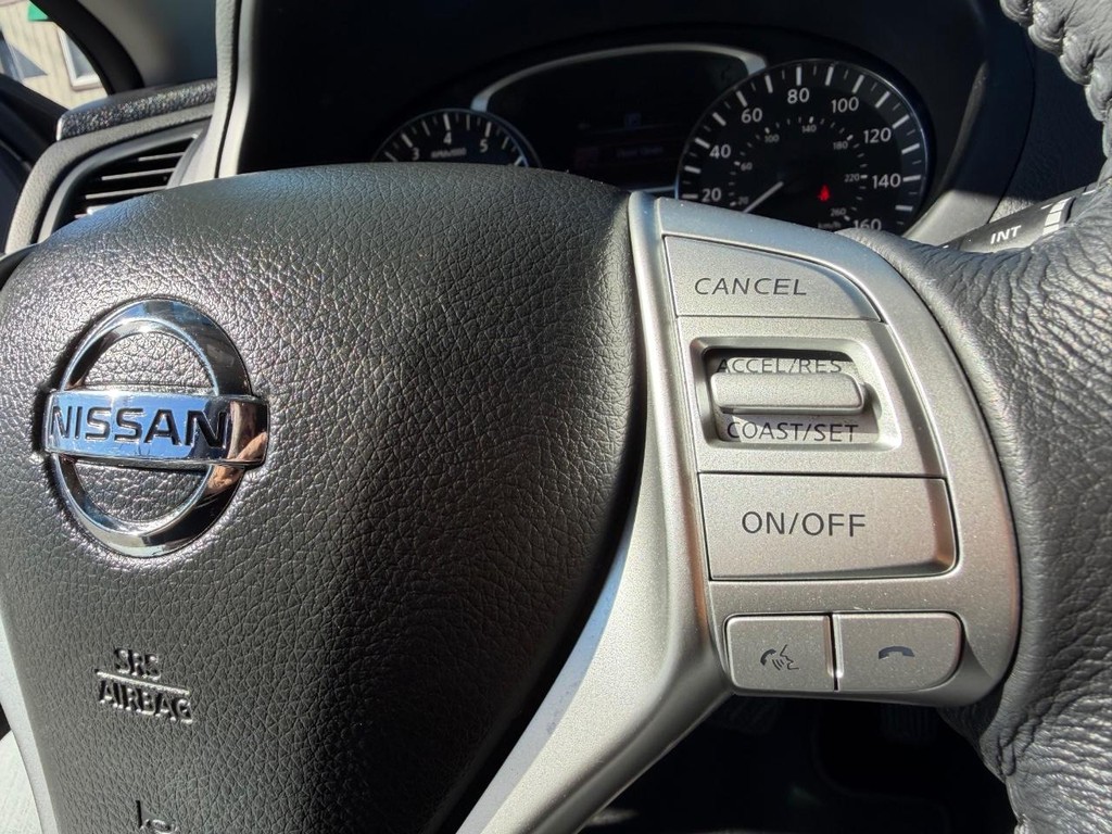 Nissan Altima Vehicle Full-screen Gallery Image 29