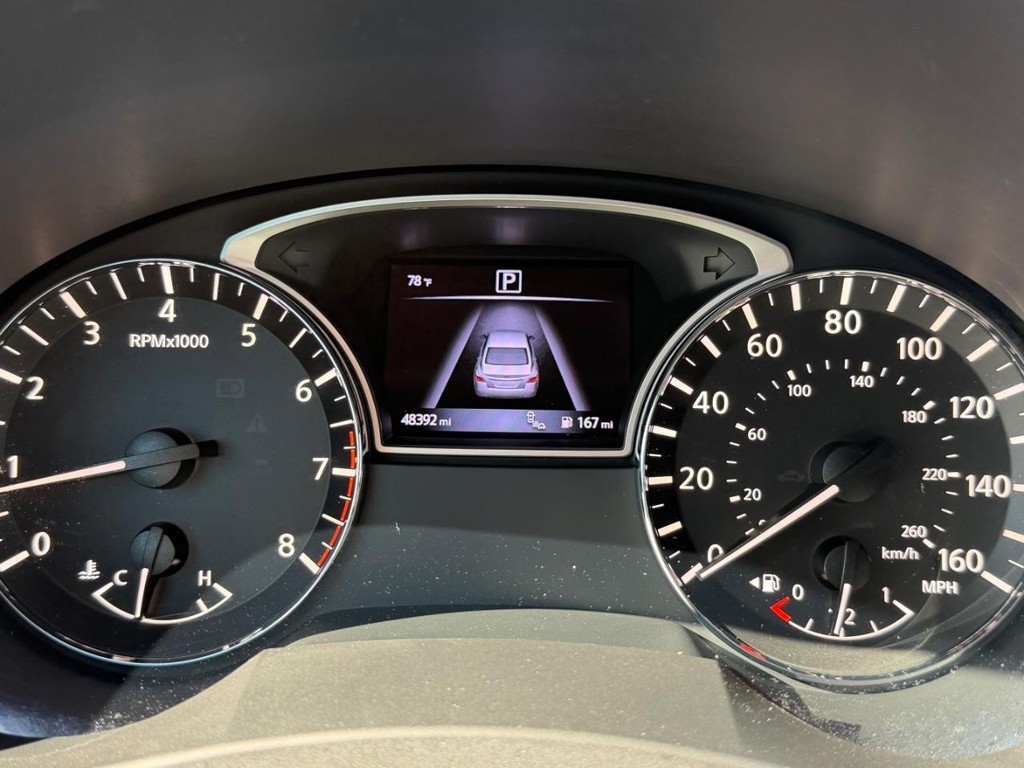 Nissan Altima Vehicle Full-screen Gallery Image 30