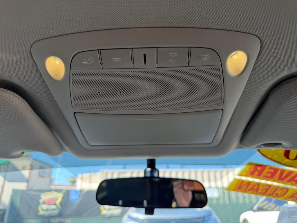 Nissan Altima Vehicle Full-screen Gallery Image 33