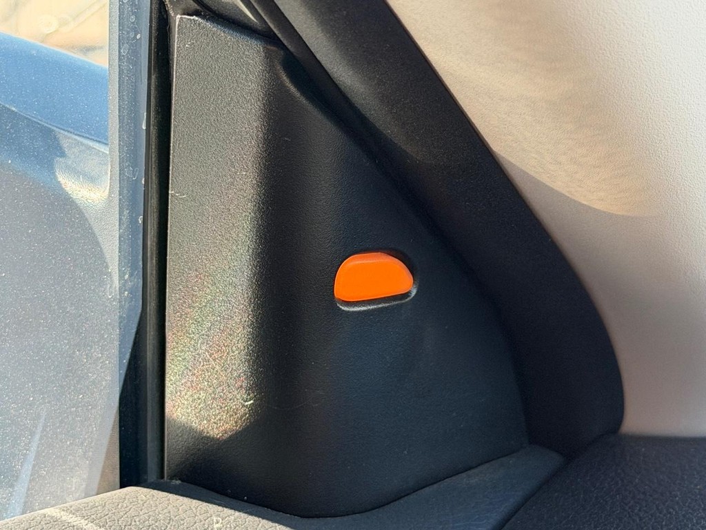 Nissan Altima Vehicle Full-screen Gallery Image 38