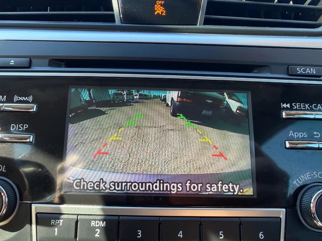 Nissan Altima Vehicle Full-screen Gallery Image 39