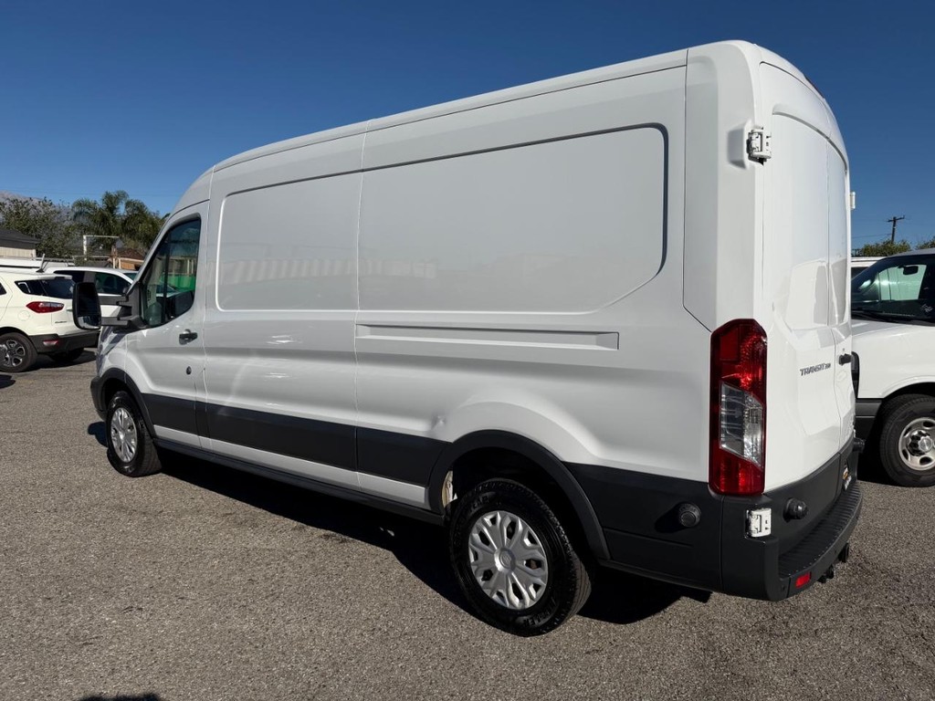 Ford Transit 350 Vehicle Full-screen Gallery Image 10