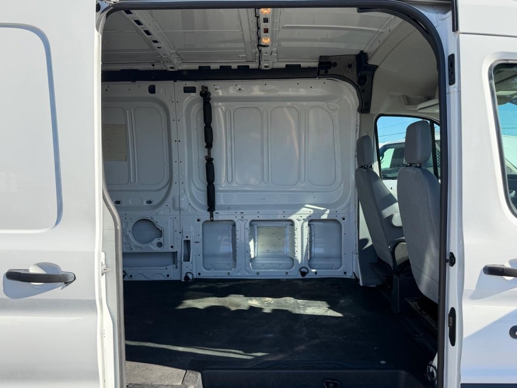 Ford Transit 350 Vehicle Full-screen Gallery Image 19