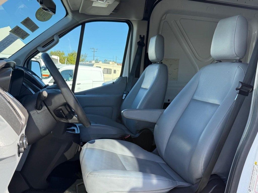 Ford Transit 350 Vehicle Full-screen Gallery Image 24