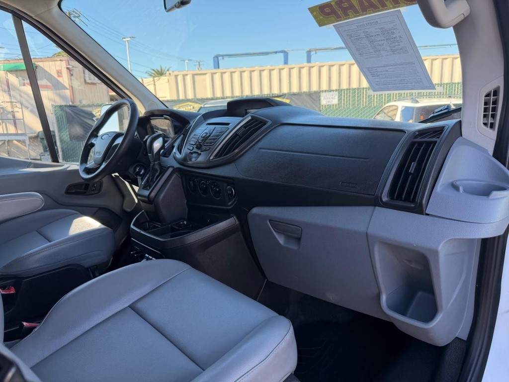 Ford Transit 350 Vehicle Full-screen Gallery Image 26