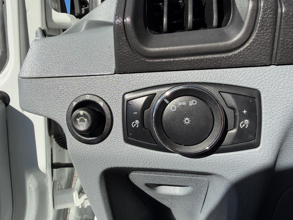 Ford Transit 350 Vehicle Full-screen Gallery Image 35
