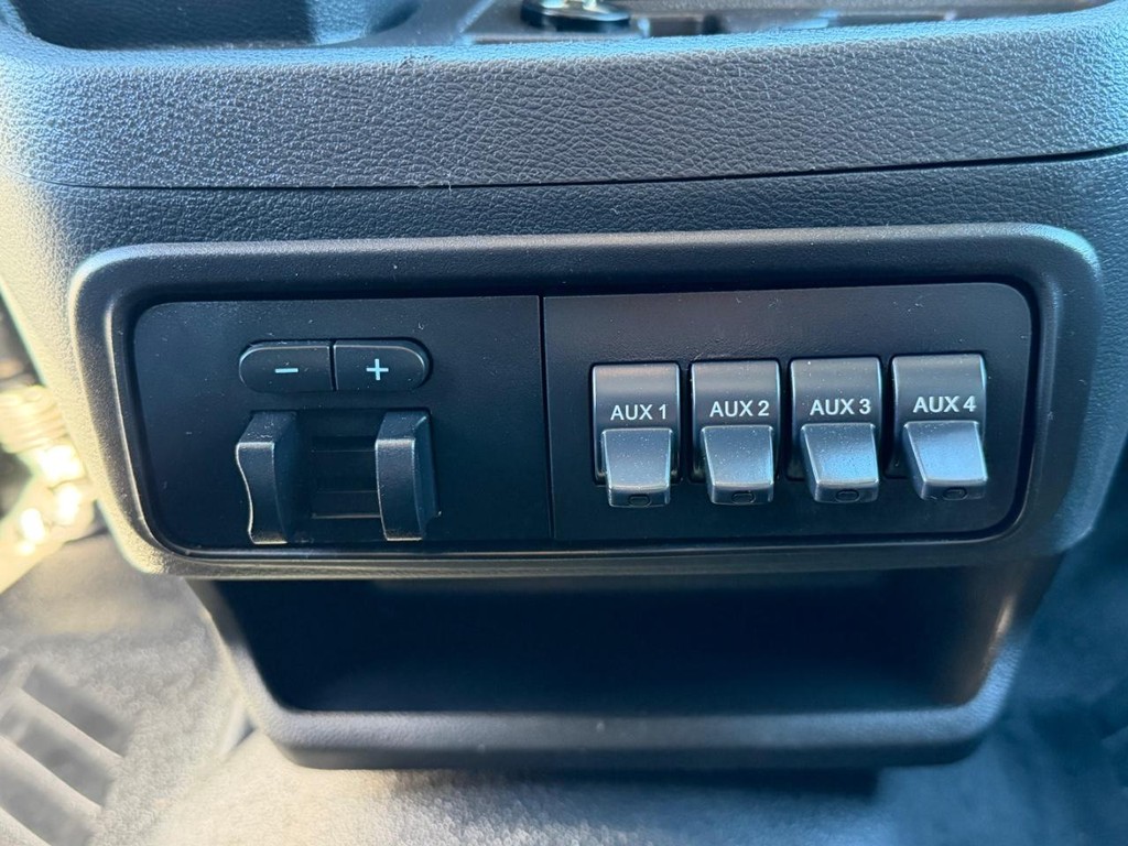 Ford Transit 350 Vehicle Full-screen Gallery Image 37