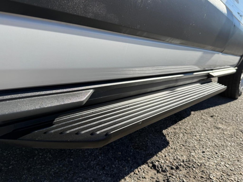 Ford Transit 350 Vehicle Full-screen Gallery Image 38