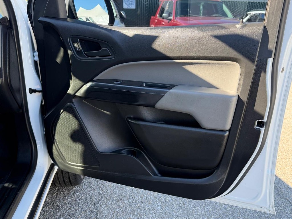 Chevrolet Colorado Vehicle Full-screen Gallery Image 19