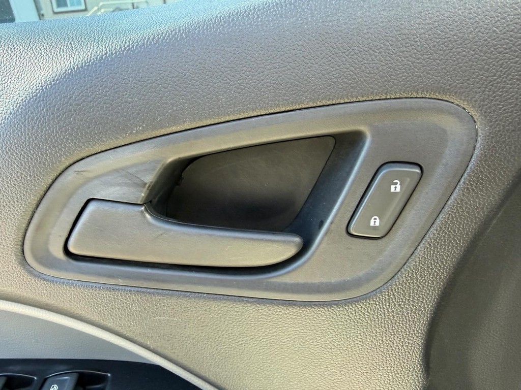 Chevrolet Colorado Vehicle Full-screen Gallery Image 31