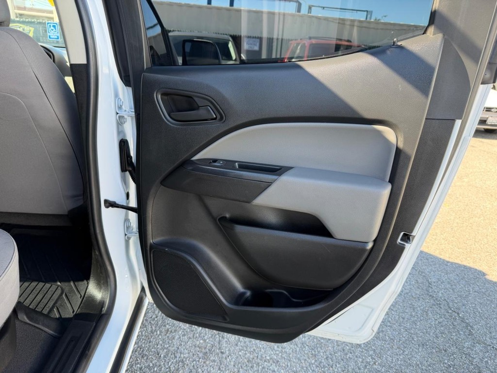 Chevrolet Colorado Vehicle Full-screen Gallery Image 36