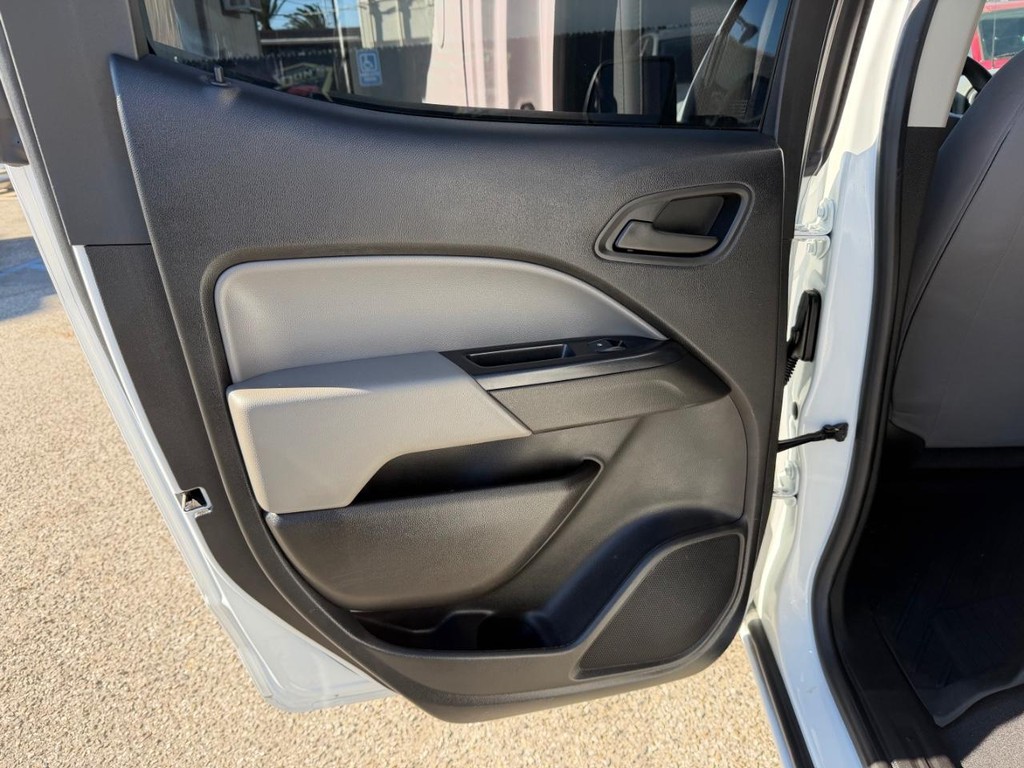 Chevrolet Colorado Vehicle Full-screen Gallery Image 38