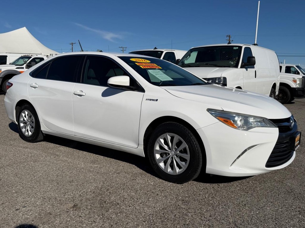 Toyota Camry Hybrid Vehicle Full-screen Gallery Image 03