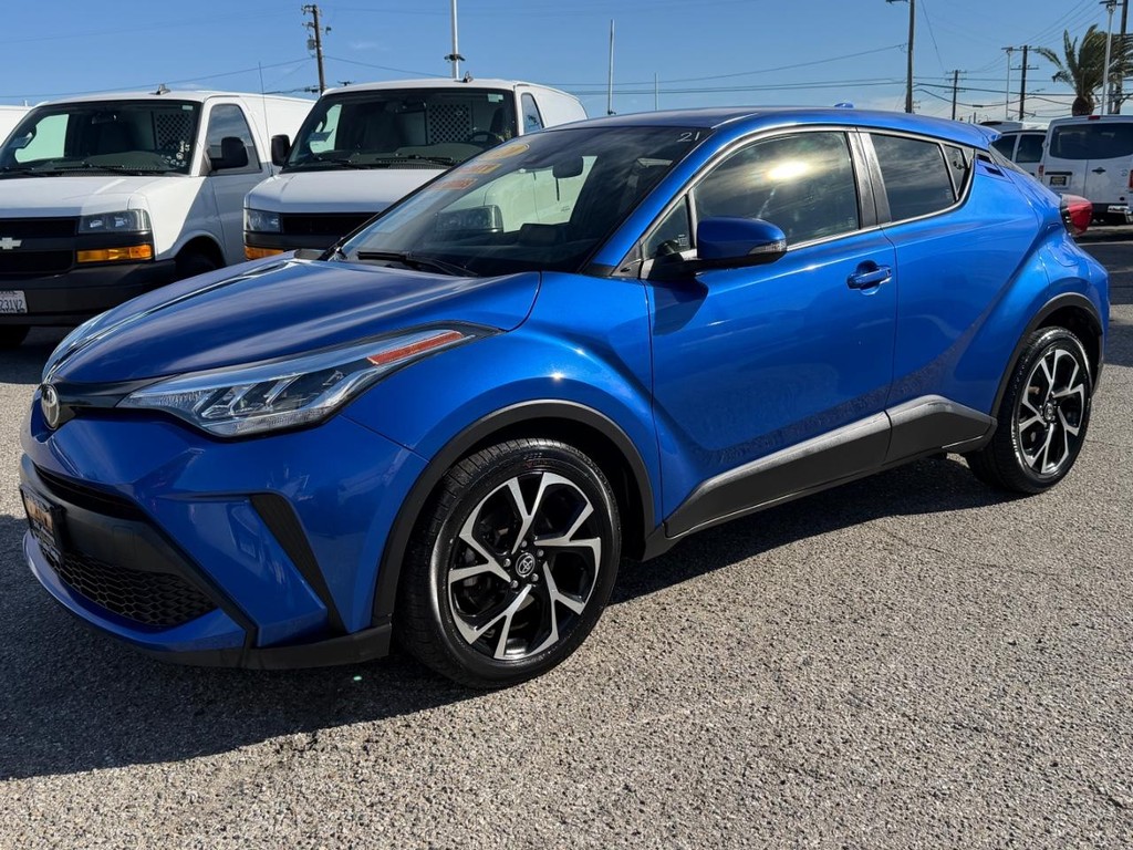 Toyota C-HR Vehicle Full-screen Gallery Image 12