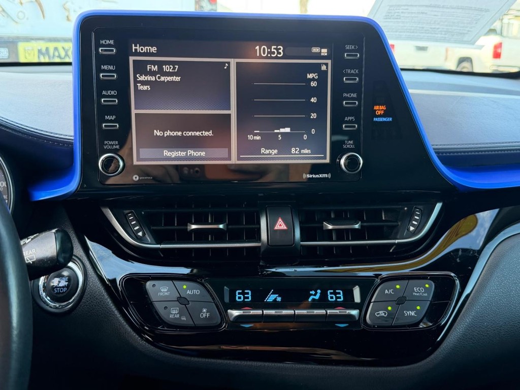 Toyota C-HR Vehicle Full-screen Gallery Image 33