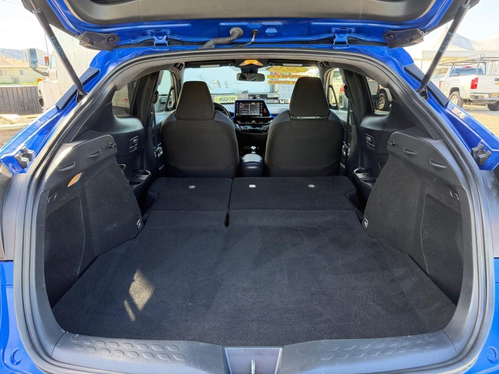 Toyota C-HR Vehicle Full-screen Gallery Image 42