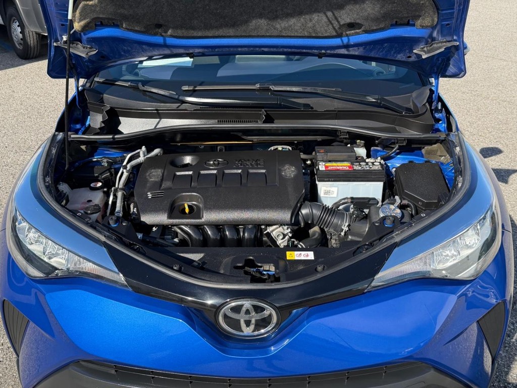Toyota C-HR Vehicle Full-screen Gallery Image 45